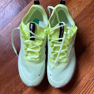Nike Women's Zoom Fly 4